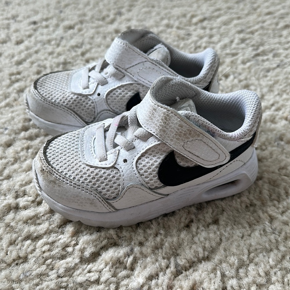 Size 7 nike shoes